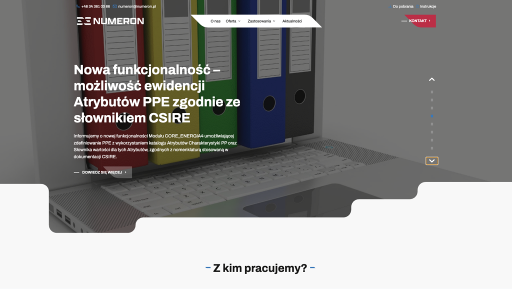 Sekcja produktu Numeron pokazująca nową funkcjonalność ewidencji atrybutów PPE z opisem i zdjęciem kolorowych szafek magazynowych